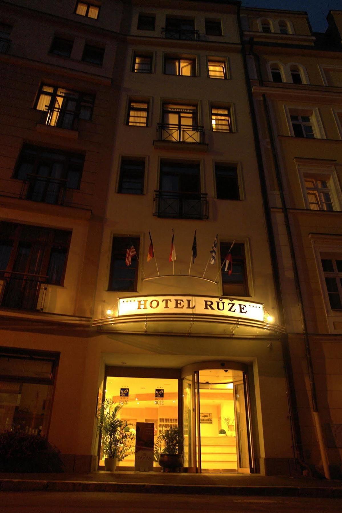 Hotel Ruze カルロヴィ・ヴァリ エクステリア 写真